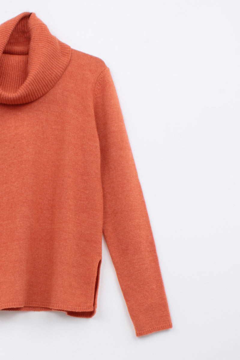 ROLLED TURTLENECK SWEATER ISIS
