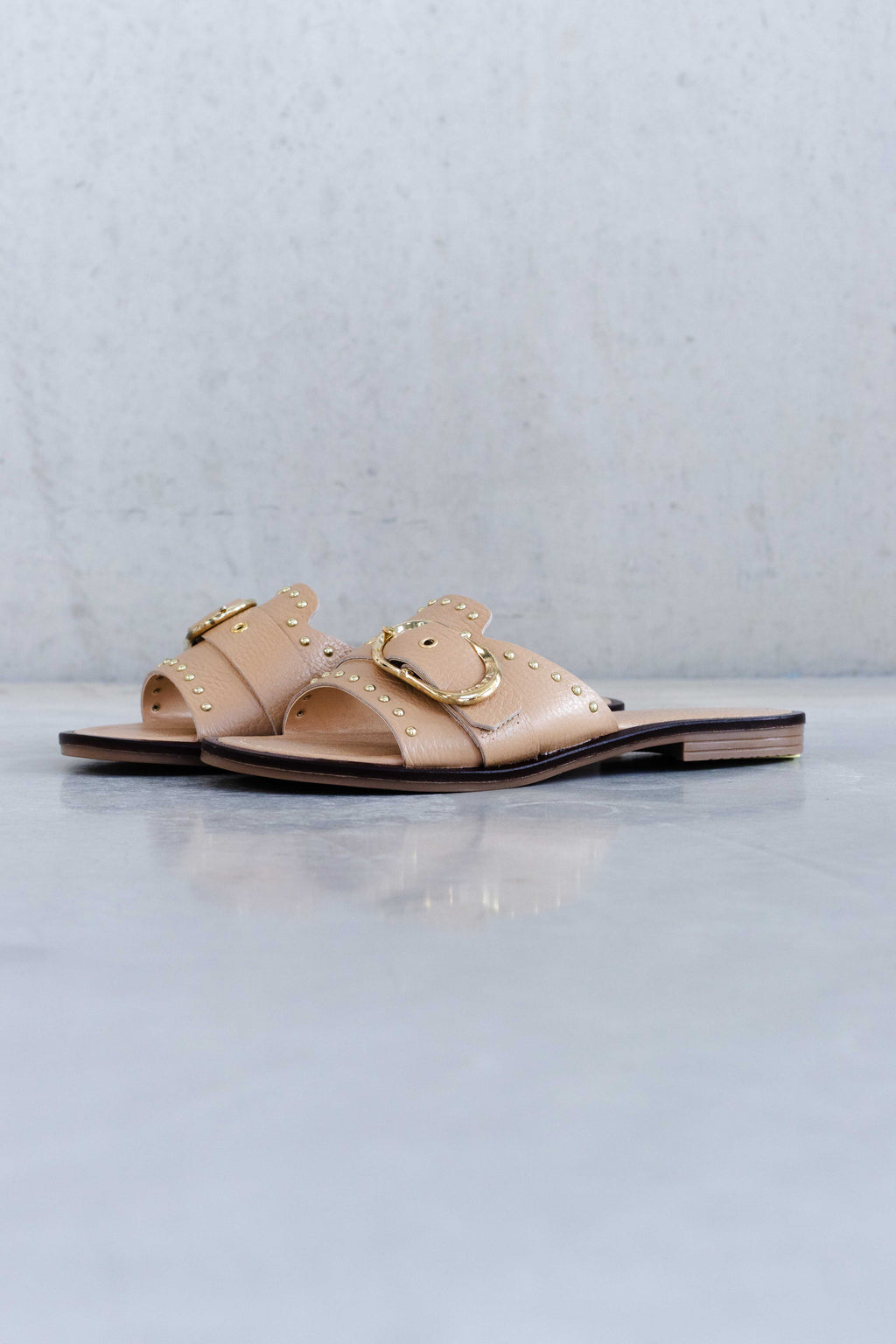 LEATHER SLIPPER WITH BUCCLE AND STUD DETAIL - WHITE AND SAND - SHOES - SCAPA FASHION - SCAPA OFFICIAL