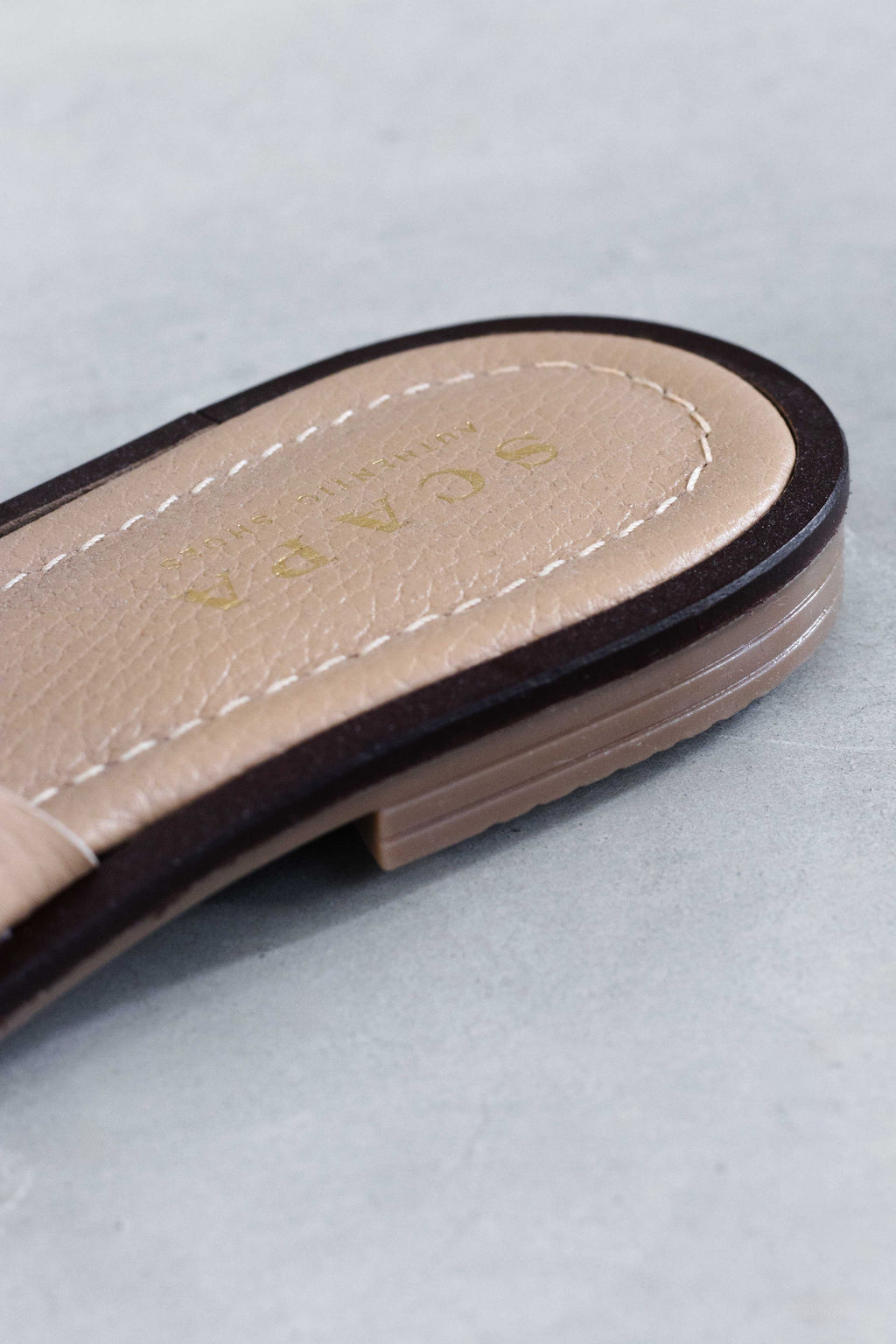 LEATHER SLIPPER WITH BUCCLE AND STUD DETAIL - WHITE AND SAND - SHOES - SCAPA FASHION - SCAPA OFFICIAL
