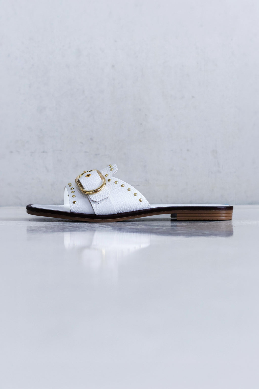 LEATHER SLIPPER WITH BUCCLE AND STUD DETAIL - WHITE AND SAND - SHOES - SCAPA FASHION - SCAPA OFFICIAL