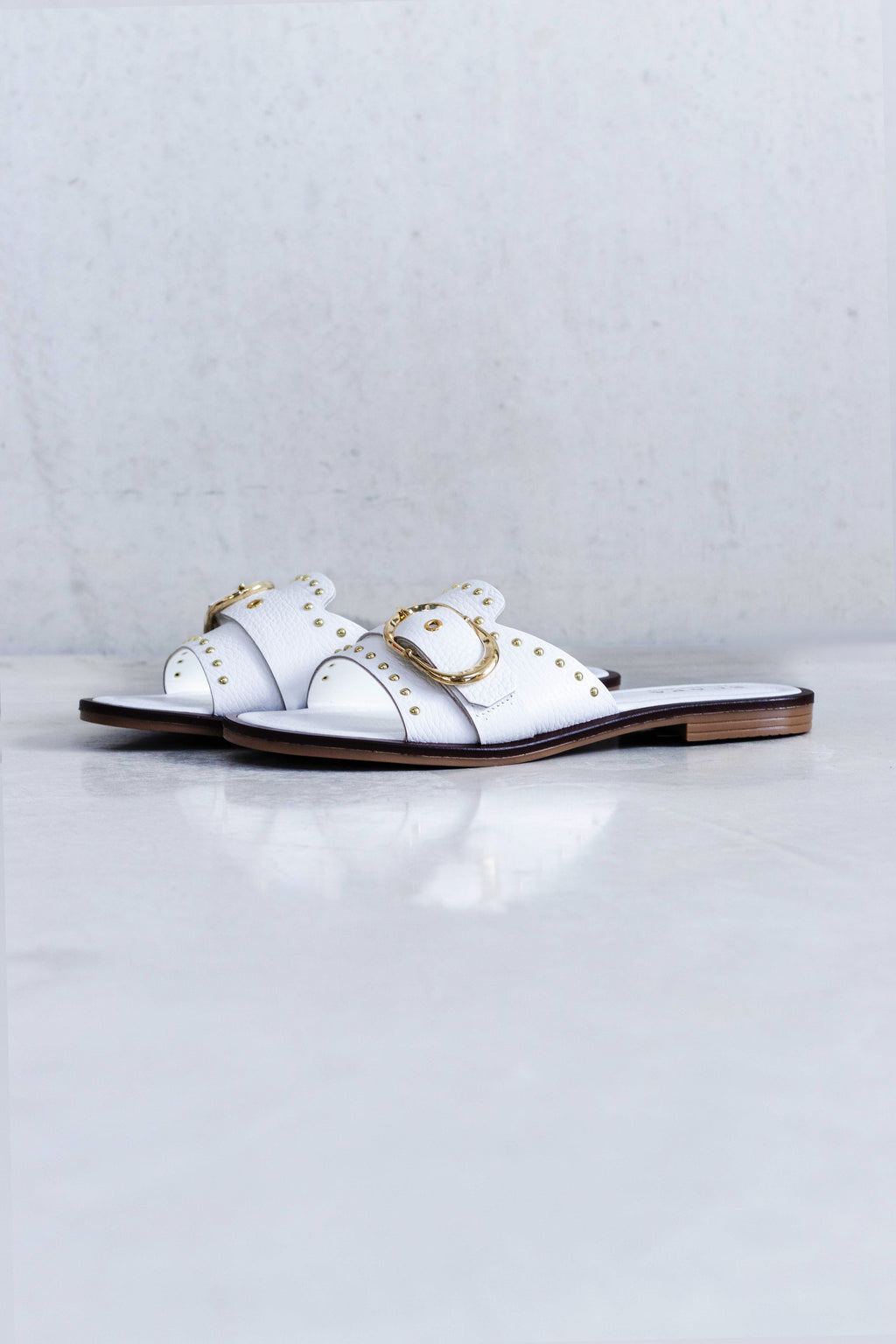 LEATHER SLIPPER WITH BUCCLE AND STUD DETAIL - WHITE AND SAND - SHOES - SCAPA FASHION - SCAPA OFFICIAL