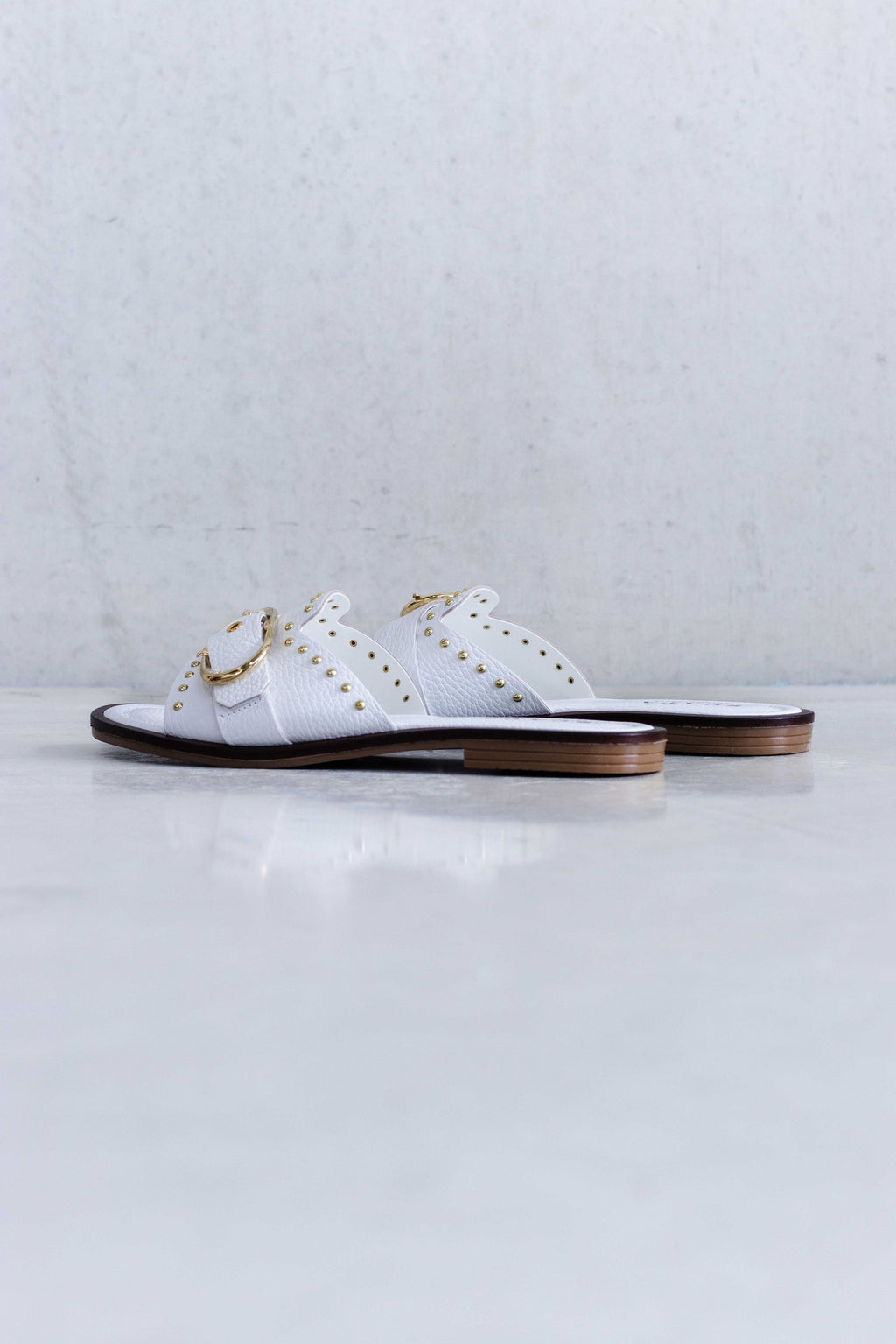 LEATHER SLIPPER WITH BUCCLE AND STUD DETAIL - WHITE AND SAND - SHOES - SCAPA FASHION - SCAPA OFFICIAL