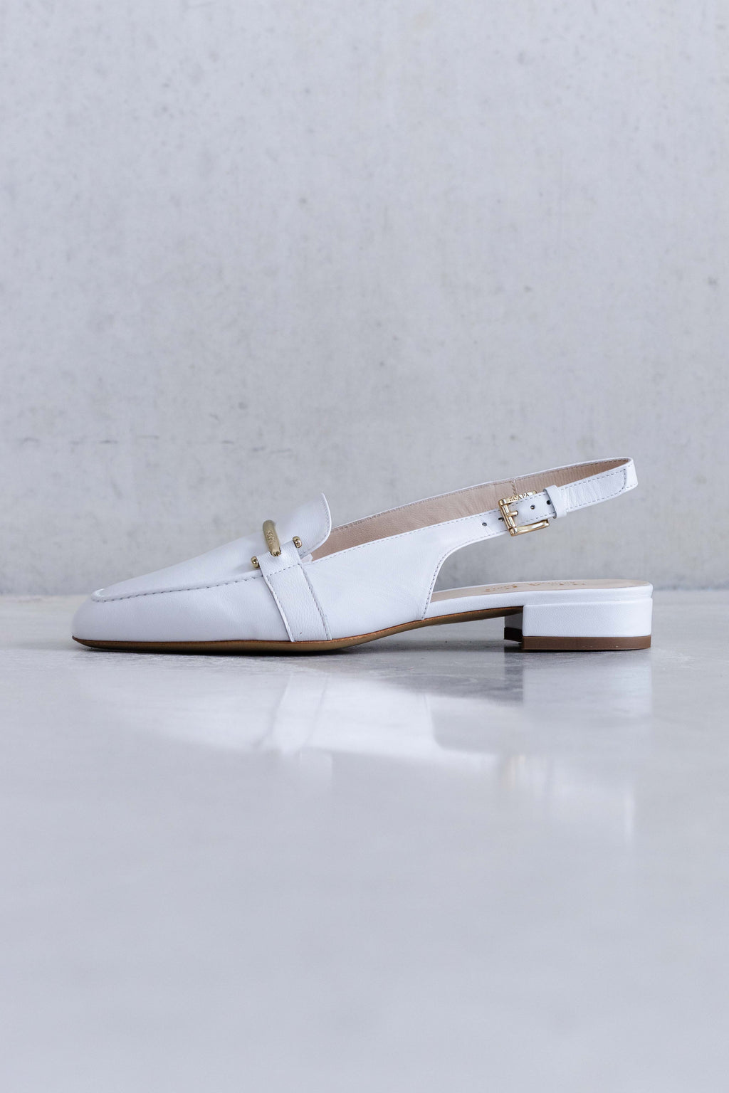 LEATHER SLINGBACK WITH FINE GOLDEN BUCKLE - SHOES - SCAPA FASHION - SCAPA OFFICIAL