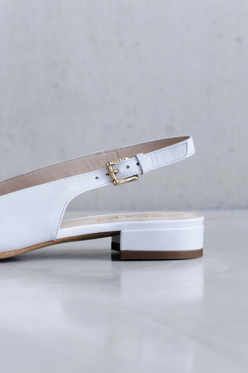 LEATHER SLINGBACK WITH FINE GOLDEN BUCKLE - SHOES - SCAPA FASHION - SCAPA OFFICIAL