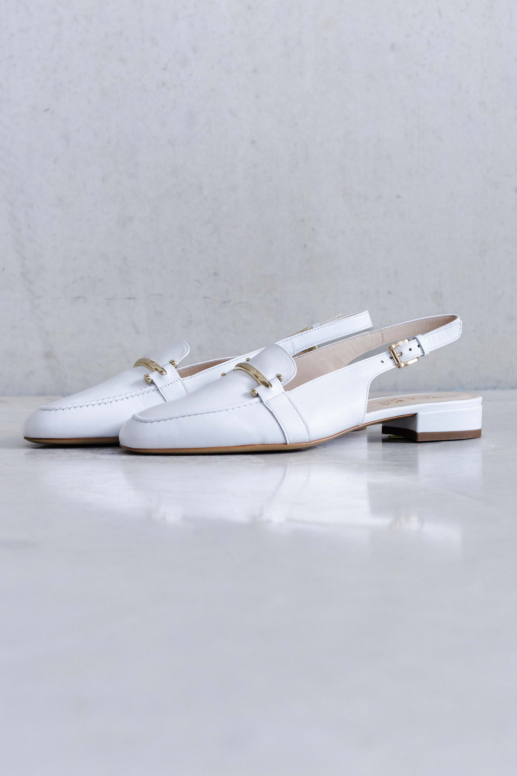 LEATHER SLINGBACK WITH FINE GOLDEN BUCKLE - SHOES - SCAPA FASHION - SCAPA OFFICIAL
