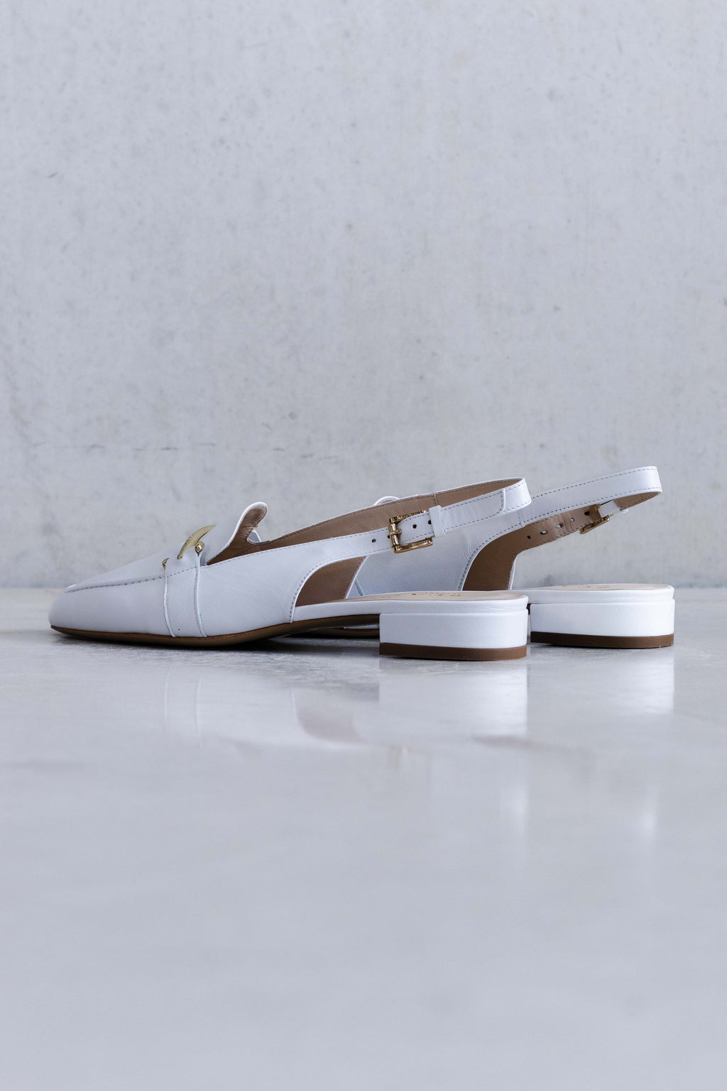 LEATHER SLINGBACK WITH FINE GOLDEN BUCKLE - SHOES - SCAPA FASHION - SCAPA OFFICIAL