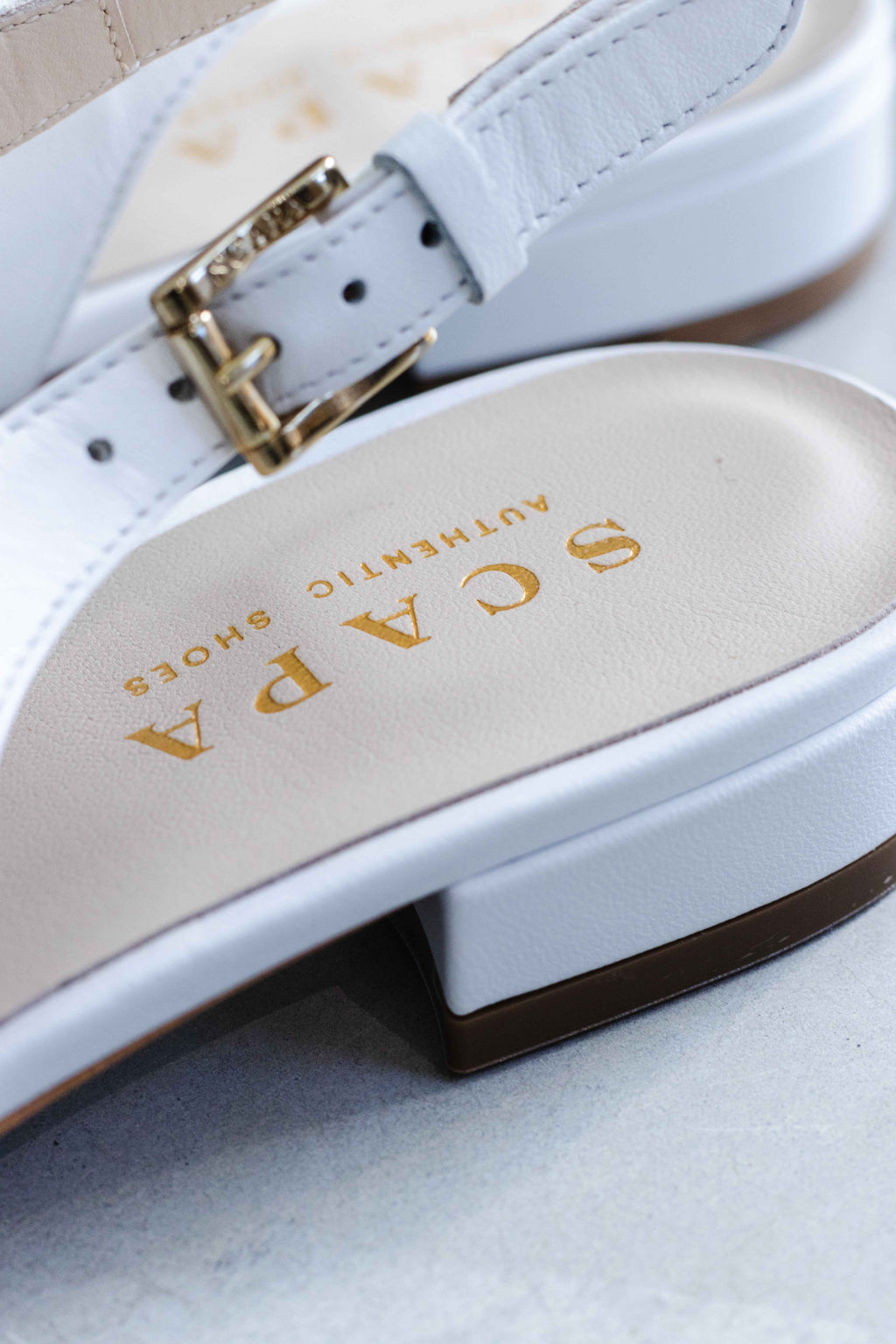 LEATHER SLINGBACK WITH FINE GOLDEN BUCKLE - SHOES - SCAPA FASHION - SCAPA OFFICIAL