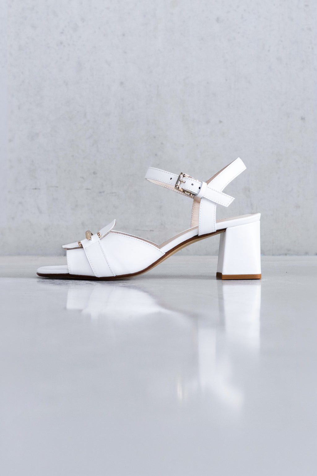 LEATHER HEEL SANDAL WITH FINE BUCKLE - WHITE /SAND - SHOES - SCAPA FASHION - SCAPA OFFICIAL