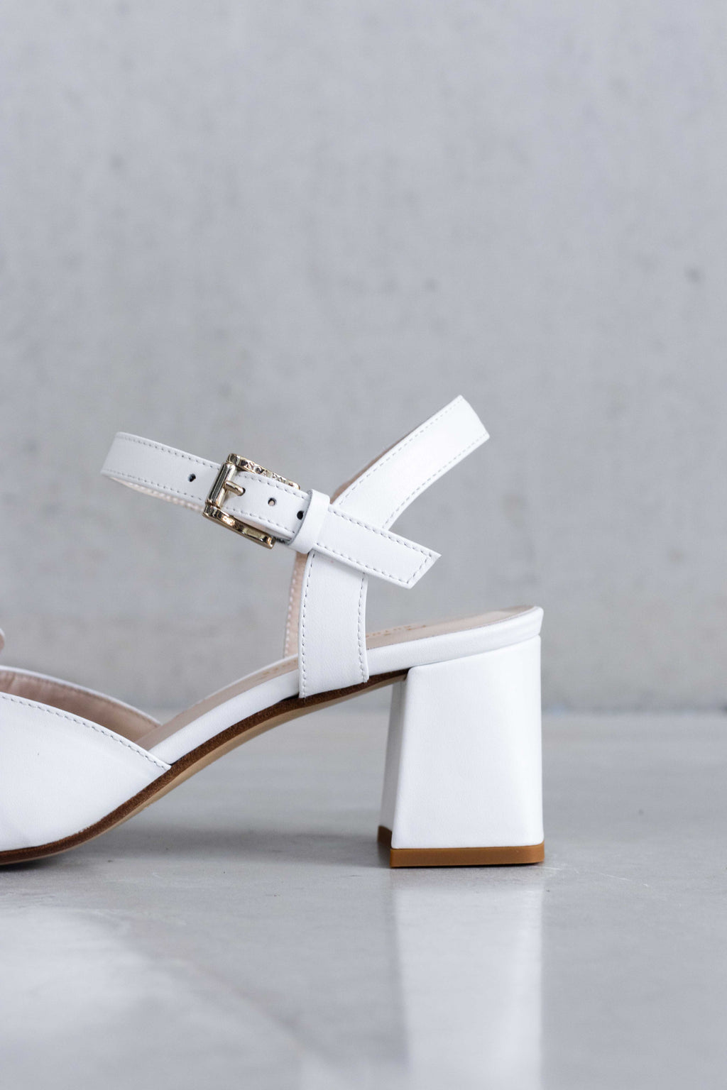 LEATHER HEEL SANDAL WITH FINE BUCKLE - WHITE /SAND - SHOES - SCAPA FASHION - SCAPA OFFICIAL