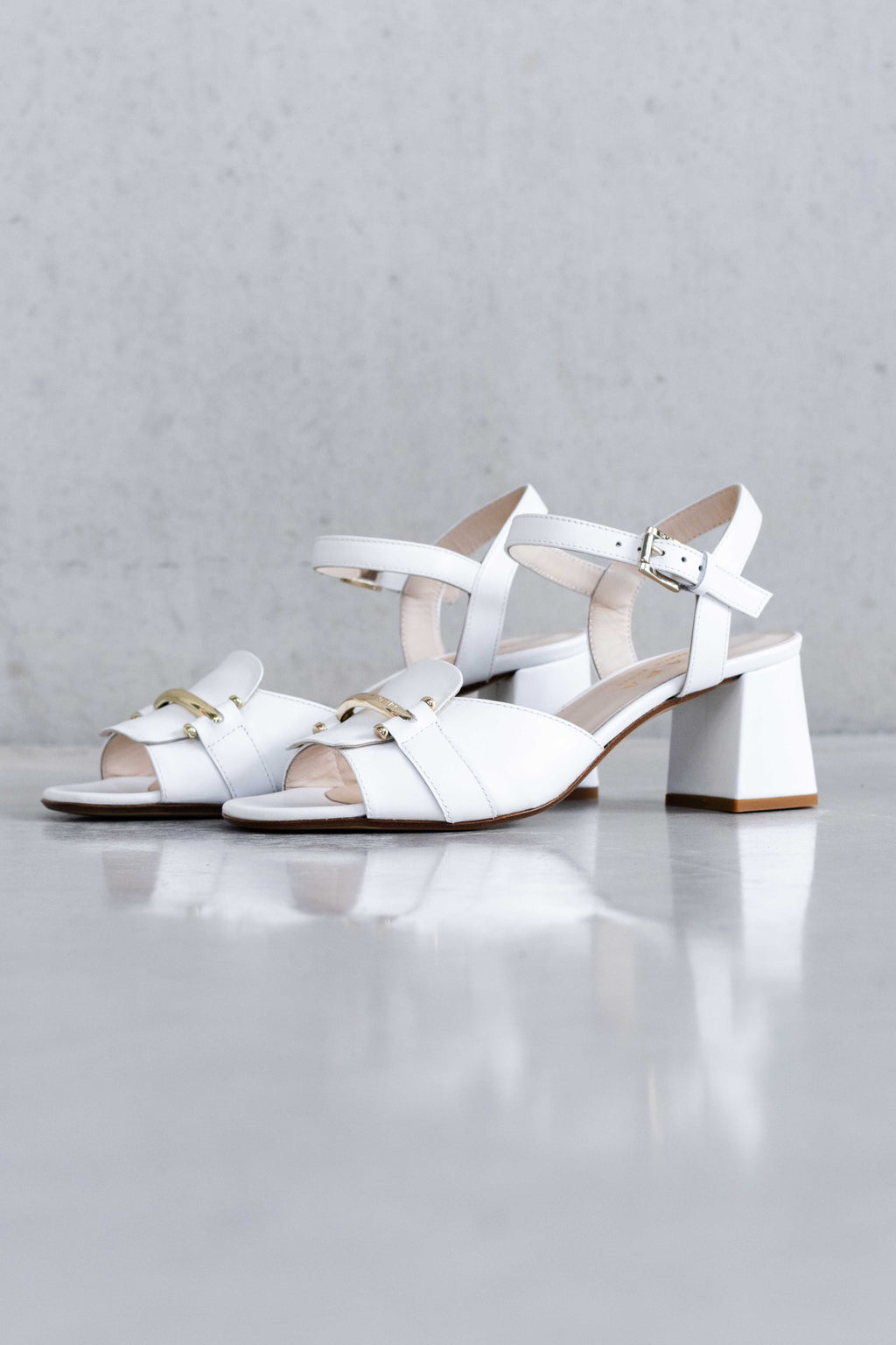 LEATHER HEEL SANDAL WITH FINE BUCKLE - WHITE /SAND - SHOES - SCAPA FASHION - SCAPA OFFICIAL