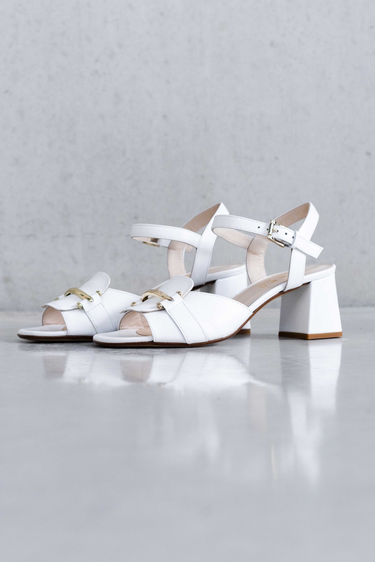 LEATHER HEEL SANDAL WITH FINE BUCKLE - WHITE /SAND - SHOES - SCAPA FASHION - SCAPA OFFICIAL