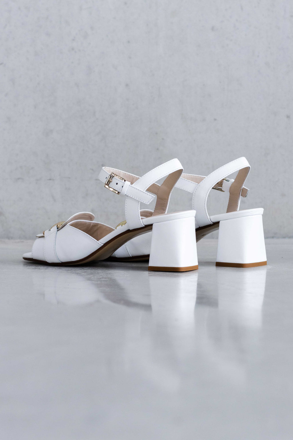 LEATHER HEEL SANDAL WITH FINE BUCKLE - WHITE /SAND - SHOES - SCAPA FASHION - SCAPA OFFICIAL