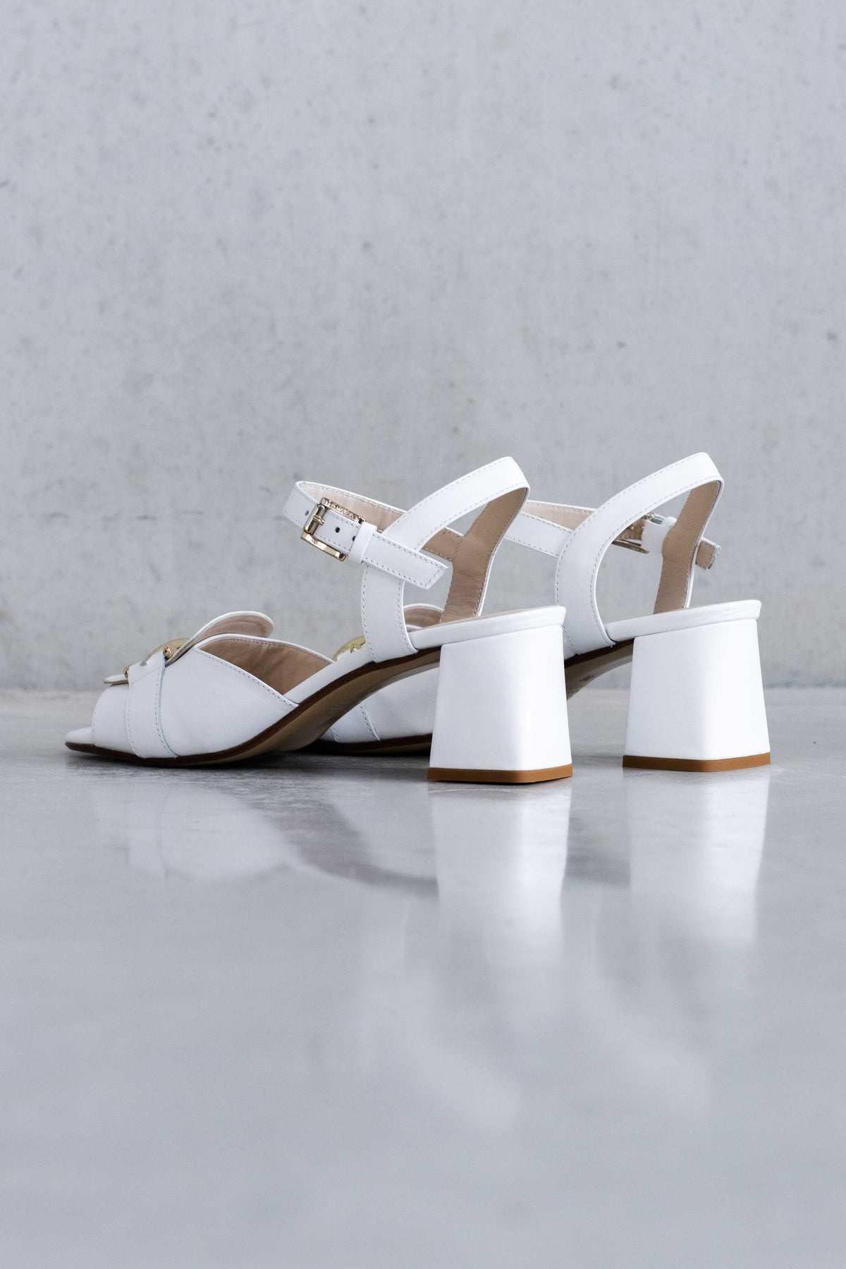 LEATHER HEEL SANDAL WITH FINE BUCKLE - WHITE /SAND - SHOES - SCAPA FASHION - SCAPA OFFICIAL