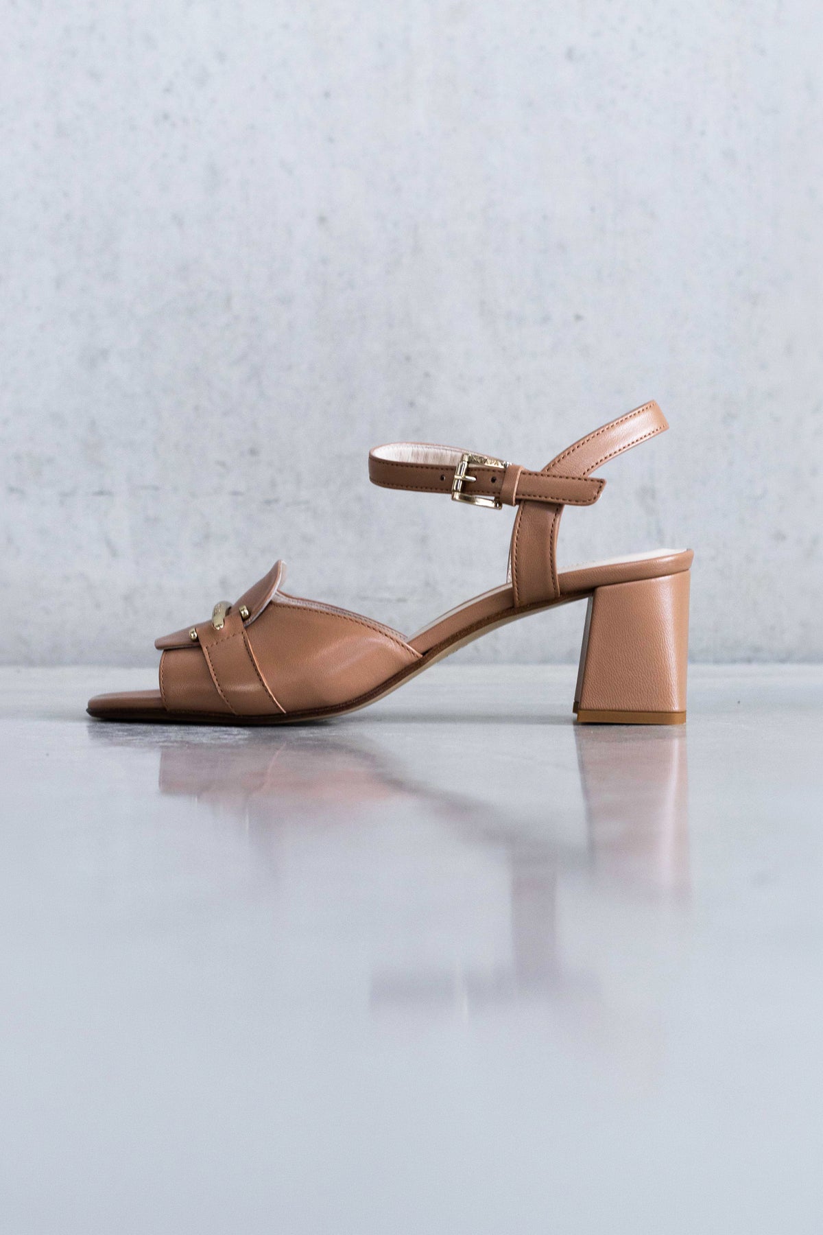 LEATHER HEEL SANDAL WITH FINE BUCKLE - WHITE /SAND - SHOES - SCAPA FASHION - SCAPA OFFICIAL