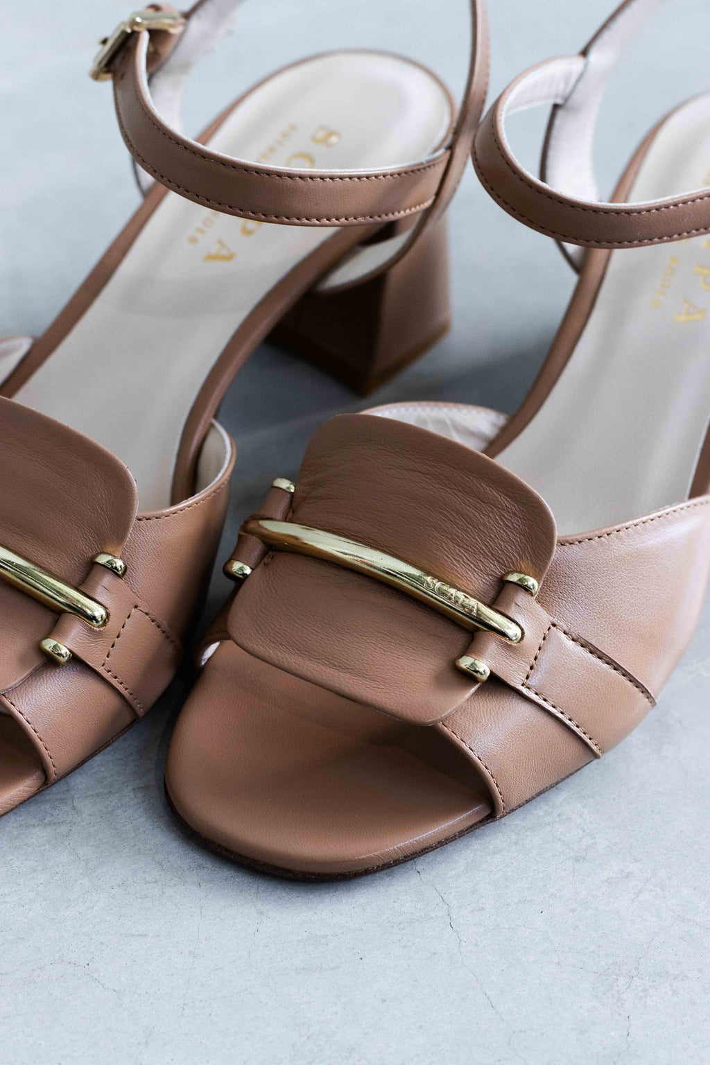LEATHER HEEL SANDAL WITH FINE BUCKLE - WHITE /SAND - SHOES - SCAPA FASHION - SCAPA OFFICIAL