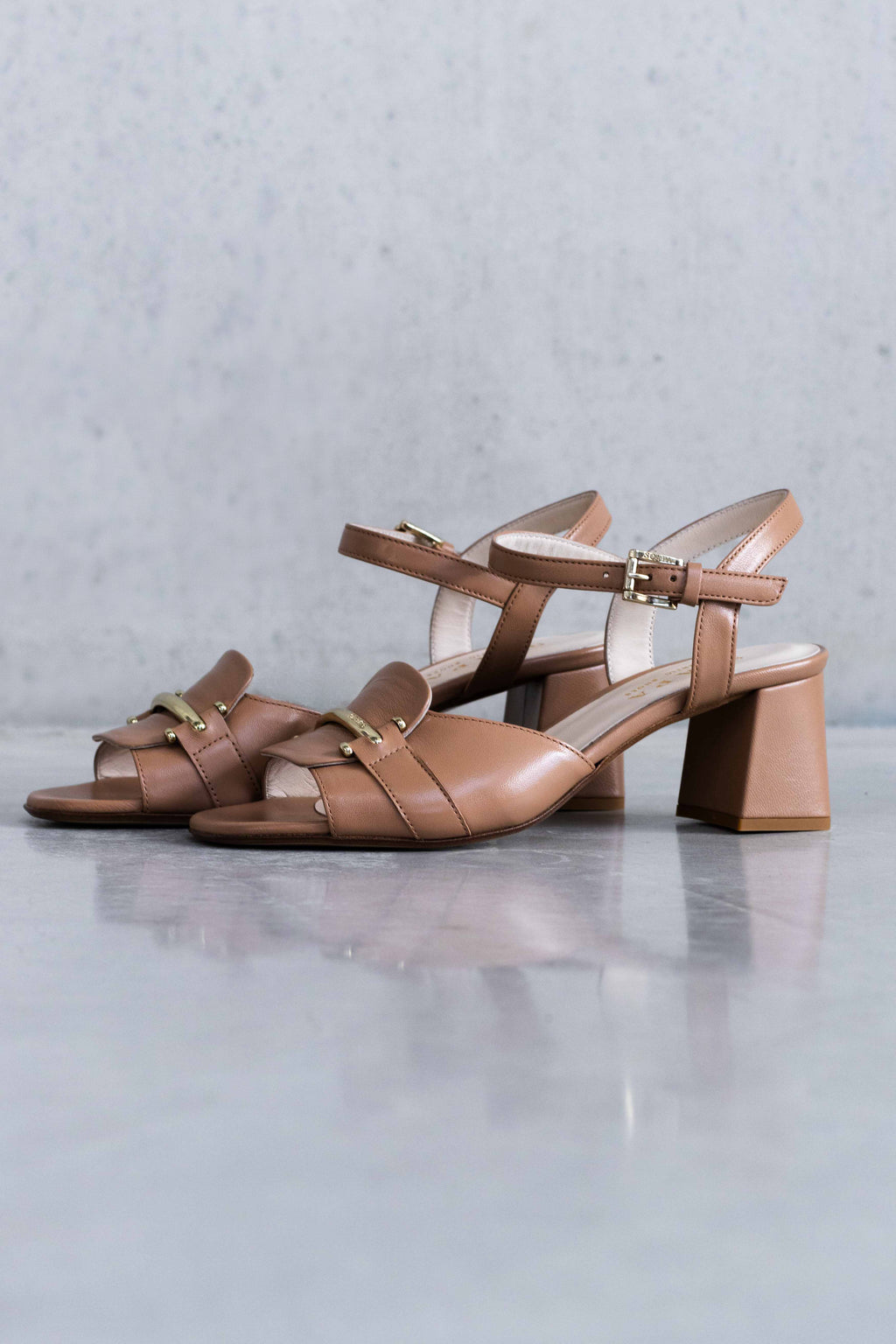 LEATHER HEEL SANDAL WITH FINE BUCKLE - WHITE /SAND - SHOES - SCAPA FASHION - SCAPA OFFICIAL