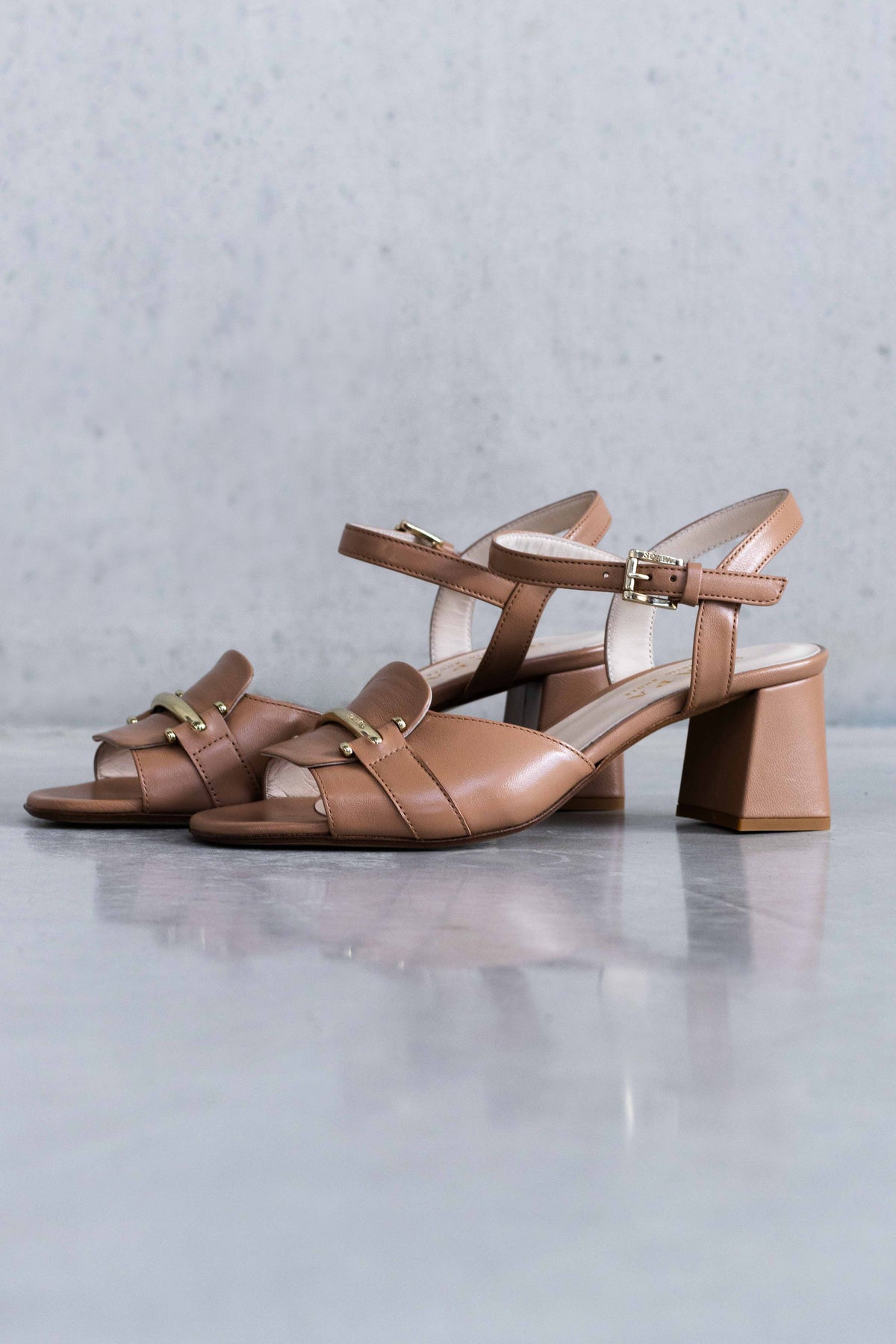 LEATHER HEEL SANDAL WITH FINE BUCKLE - WHITE /SAND - SHOES - SCAPA FASHION - SCAPA OFFICIAL