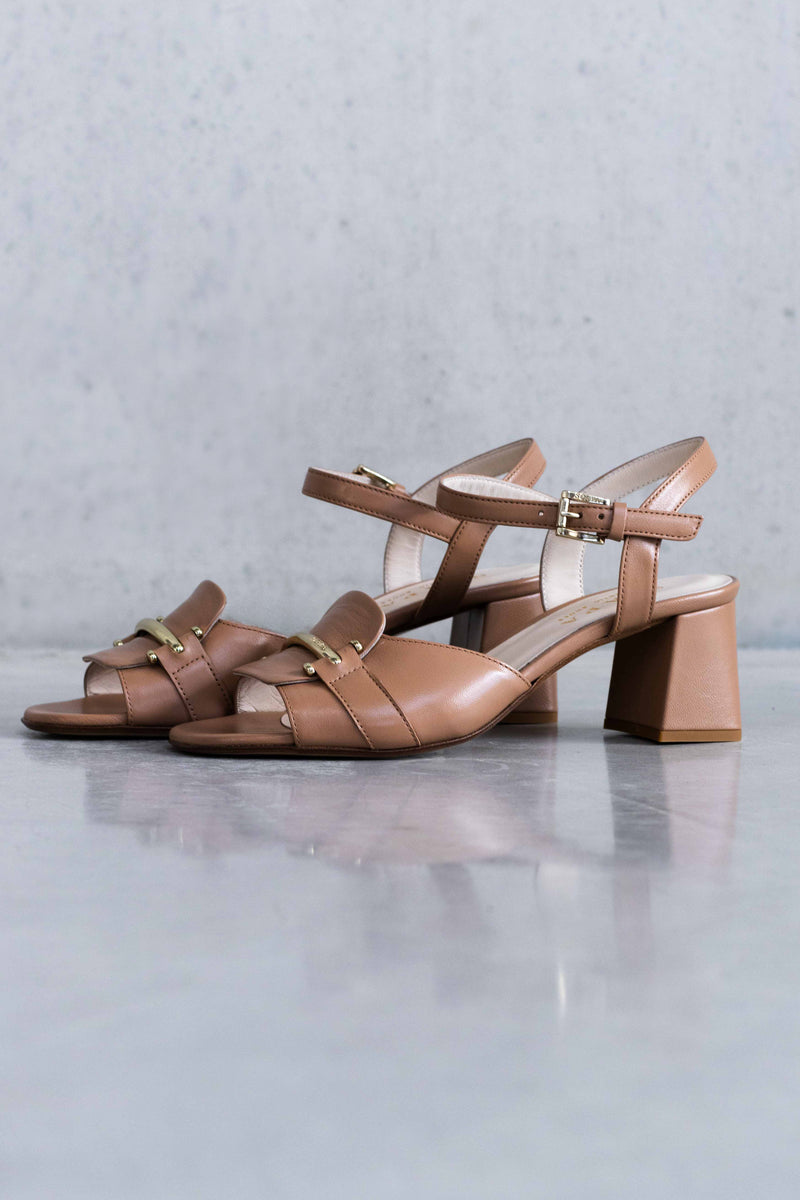 LEATHER HEEL SANDAL WITH FINE BUCKLE - WHITE /SAND - SHOES - SCAPA FASHION - SCAPA OFFICIAL