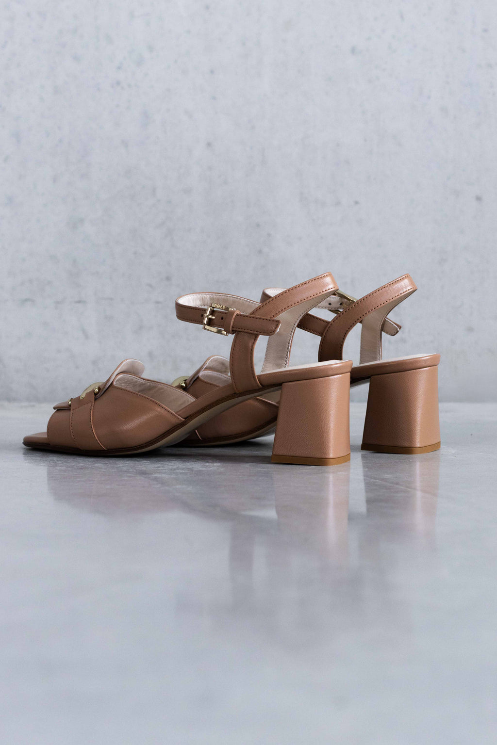 LEATHER HEEL SANDAL WITH FINE BUCKLE - WHITE /SAND - SHOES - SCAPA FASHION - SCAPA OFFICIAL