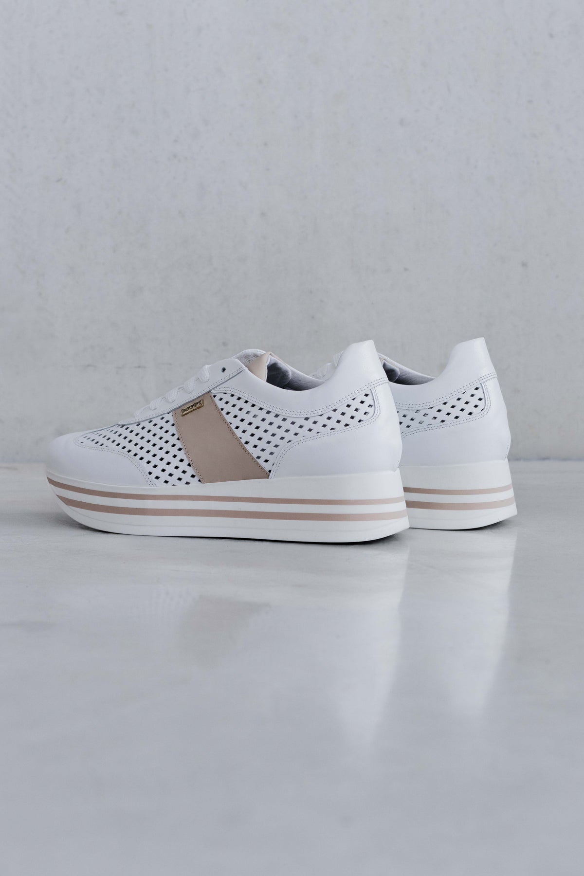 PUNCTURED SNEAKER - SHOES - SCAPA FASHION - SCAPA OFFICIAL