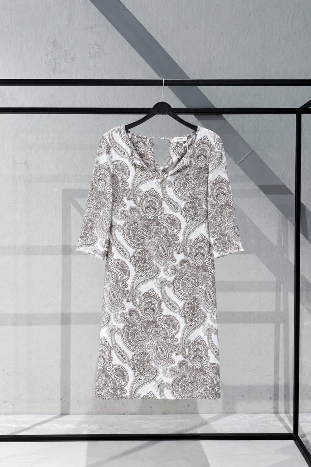 SILK PAISLY PRINT DRESS BOXY - BROWN